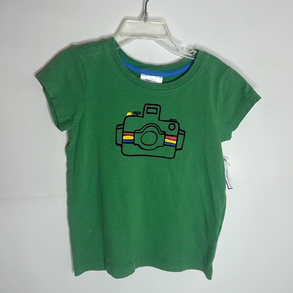 Hanna Andersson size 5 t shirt with camera design GUC